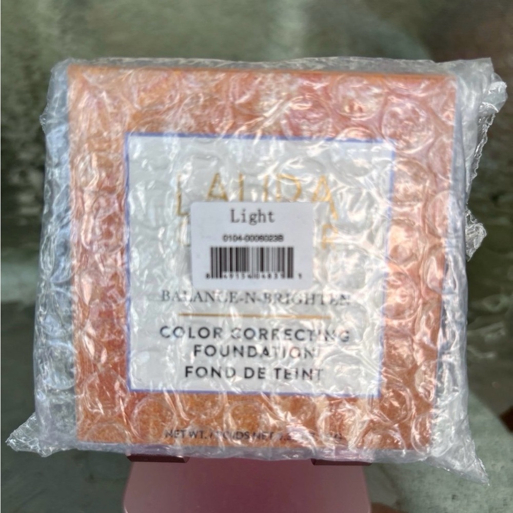 Laura Geller Baked Balance-N-Brighten Color Correcting Foundation Light 0.32 oz - Picture 8 of 8